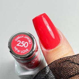 250 New Love — Gel polish Pure Creamy 8ml VICTORIA VYNN 2