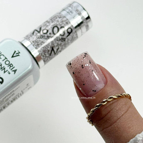 039 Luxury Silver — Gel polish Pure Creamy 8ml VICTORIA VYNN