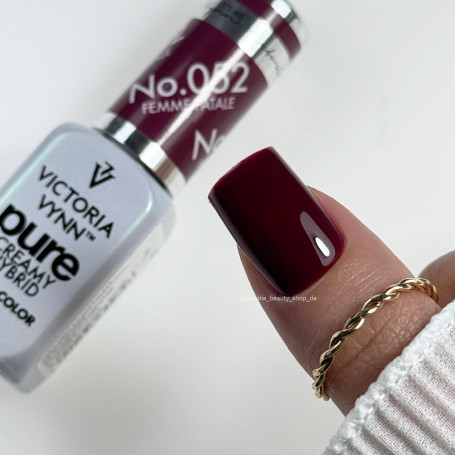 052 Femme Fatale — Gel polish Pure Creamy 8ml VICTORIA VYNN